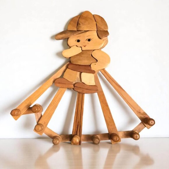 Vintage Wooden Accordion Peg Rack – Child Figure Wall Hanger – 10 Pegs – Rustic - Picture 1 of 6